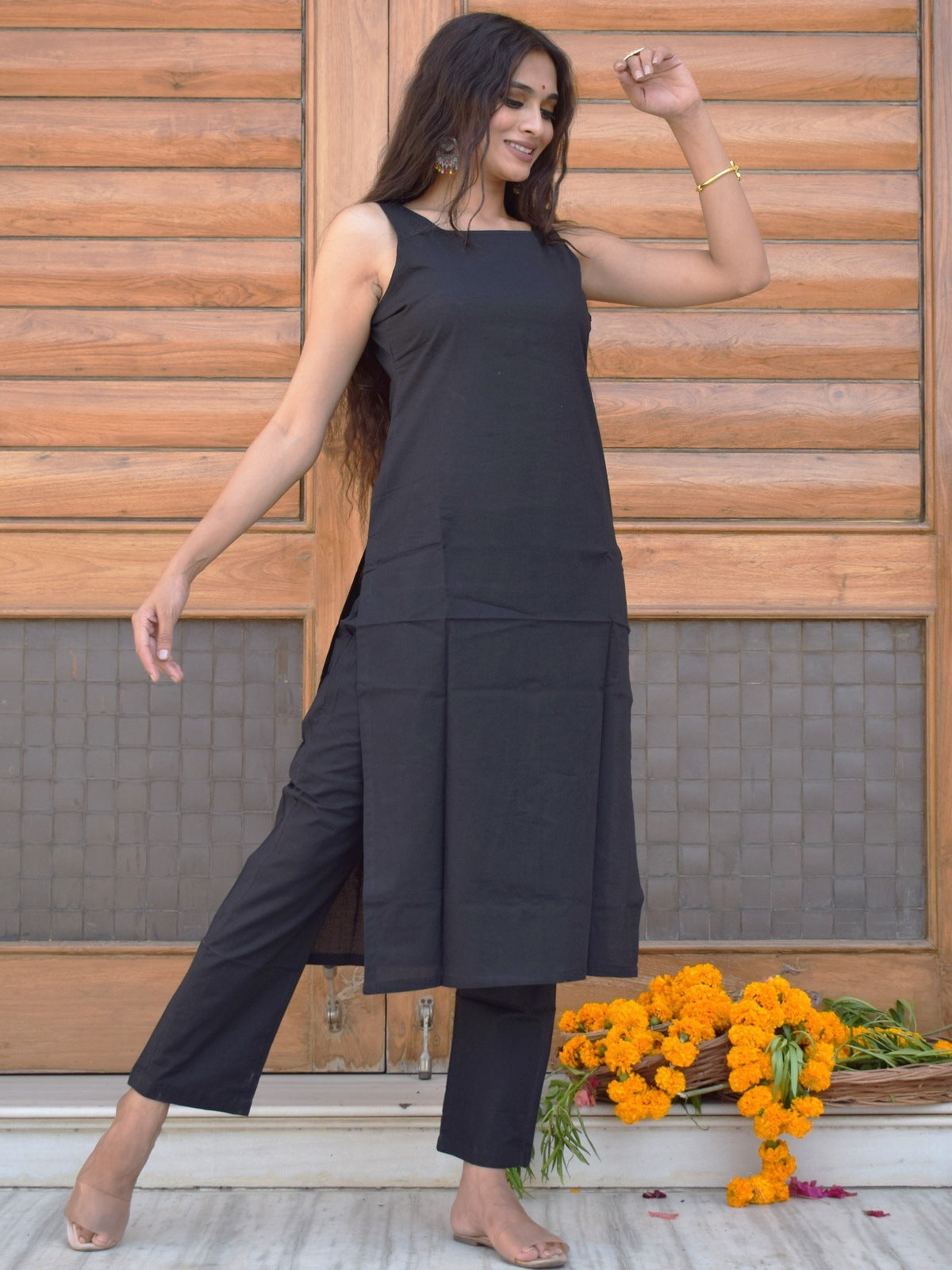Black Sleeveless Kurta Set