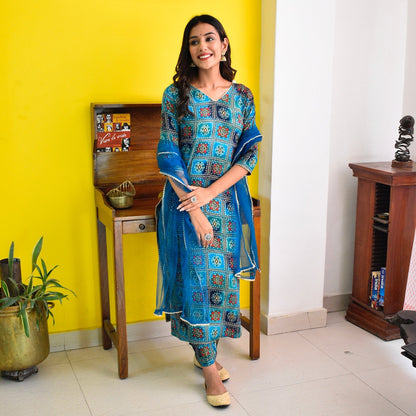 Teel Gold Foil Bandhani Suit Set